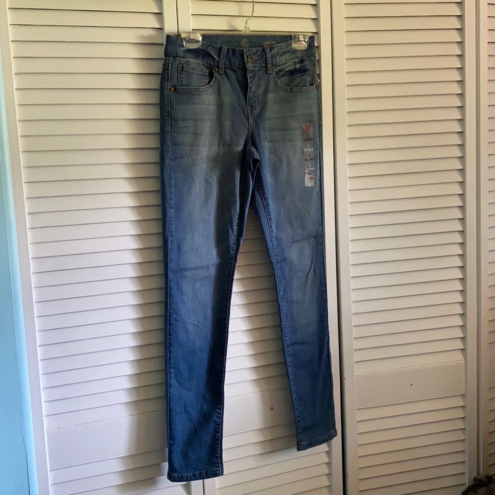 NWT Low rise stretch jeggings medium wash